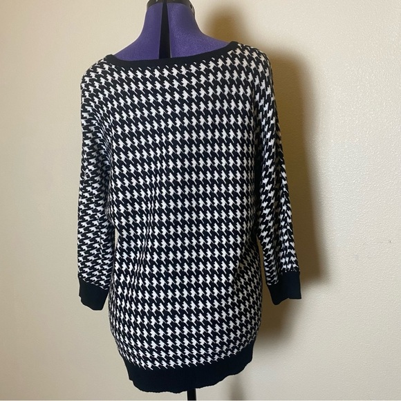 3 for 12$ Carolyn Taylor black and white sweater size XL - Picture 3 of 7